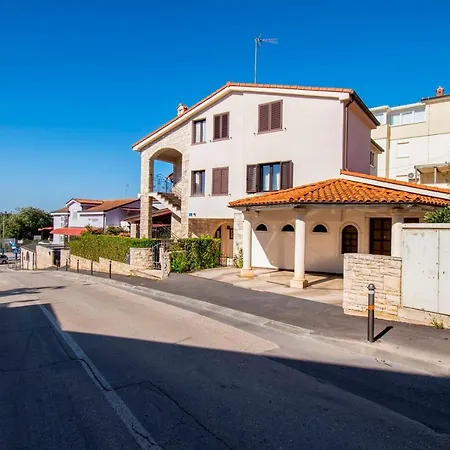 Apartment 50m From The Pjescana Uvala