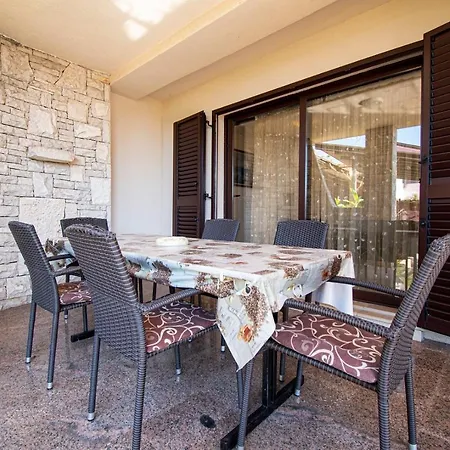 Apartment 50m From The Pjescana Uvala